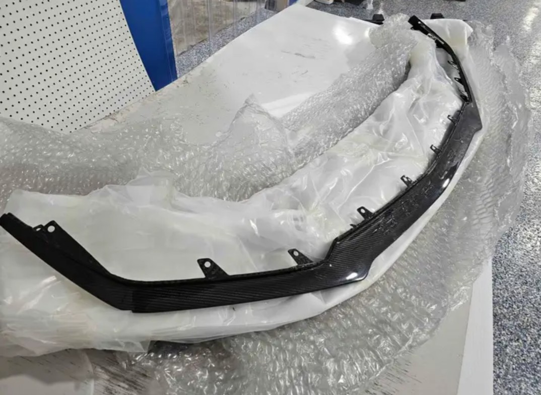 2020+ Shelby GT500 carbon fiber splitter/chin spoiler